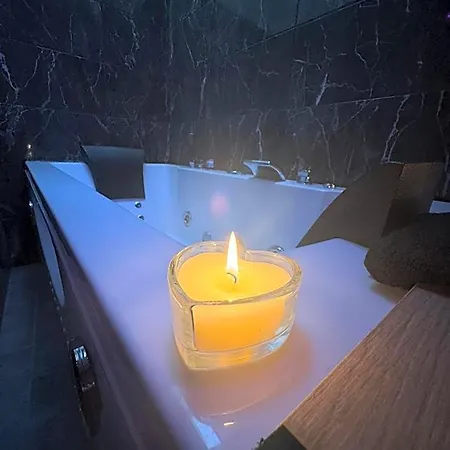 Liebeshotel Jacuzzi *