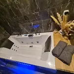 Jacuzzi מלון אהבה ליון