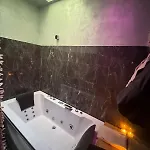 מלון אהבה Jacuzzi